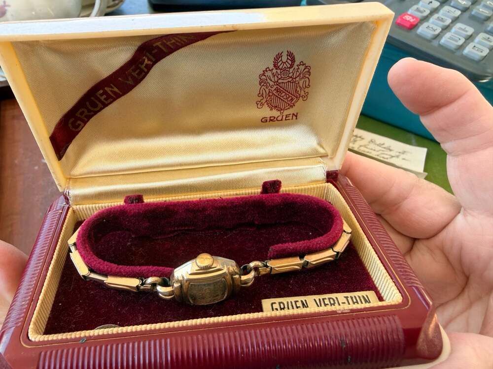 Vintage Gruen Veri-Thin Ladies Gold Tone Mechanical Watch with Original Box